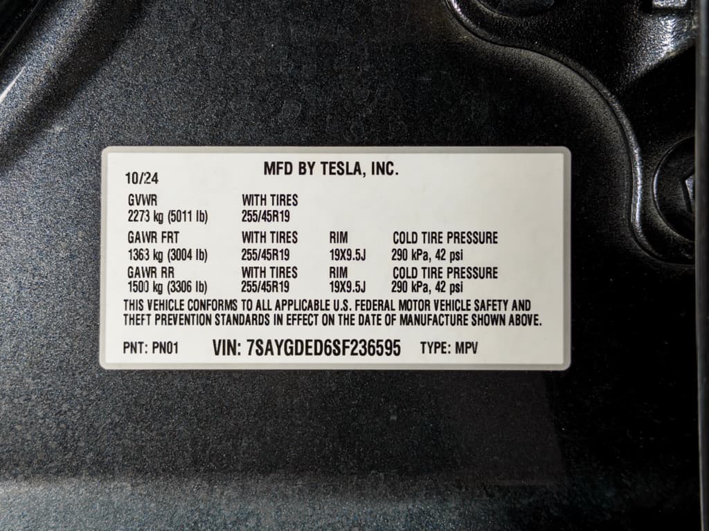 2025 Tesla Model Y view 27