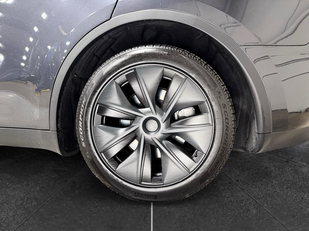 2025 Tesla Model Y view 31