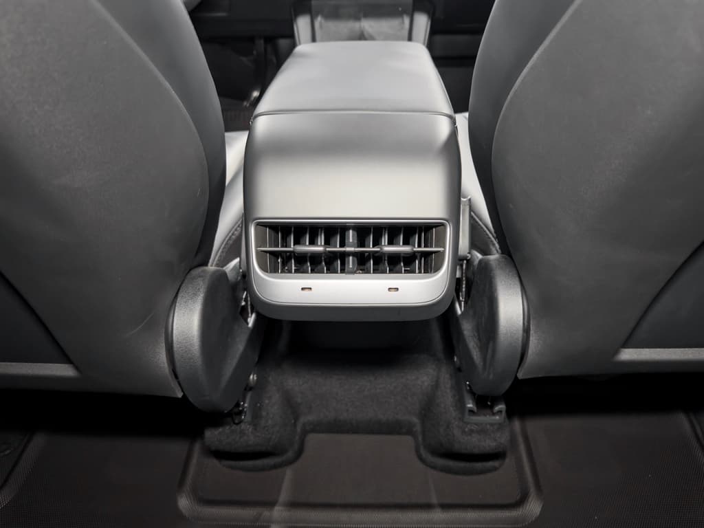 2025 Tesla Model Y view 19