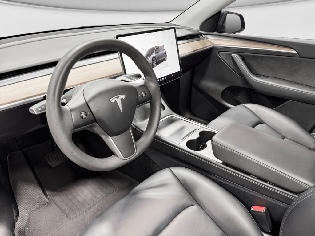 2025 Tesla Model Y view 16