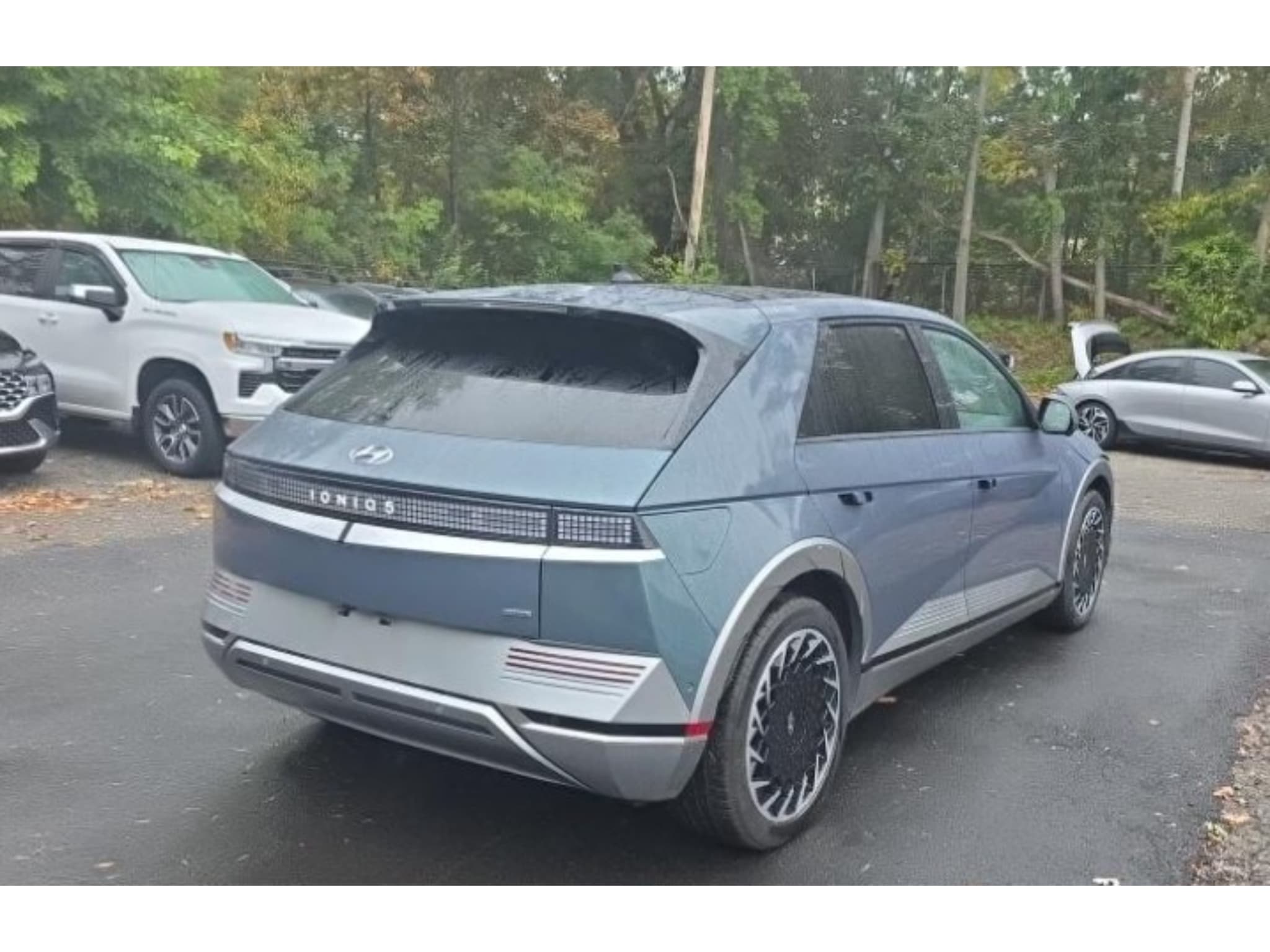 2024 Hyundai IONIQ 5 view 3