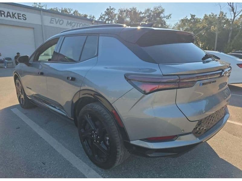 2024 Chevrolet Equinox EV view 3