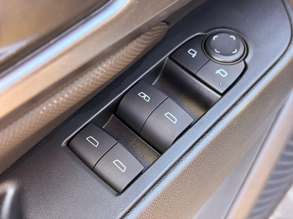 2024 Chevrolet Equinox EV view 7