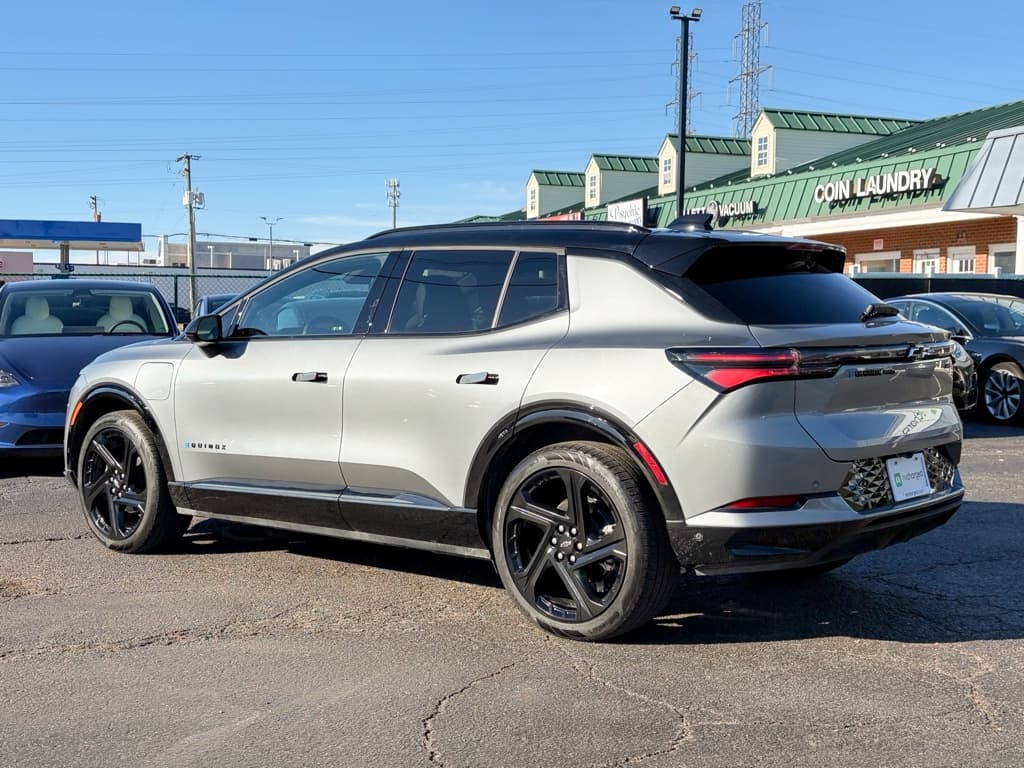 2024 Chevrolet Equinox EV view 2