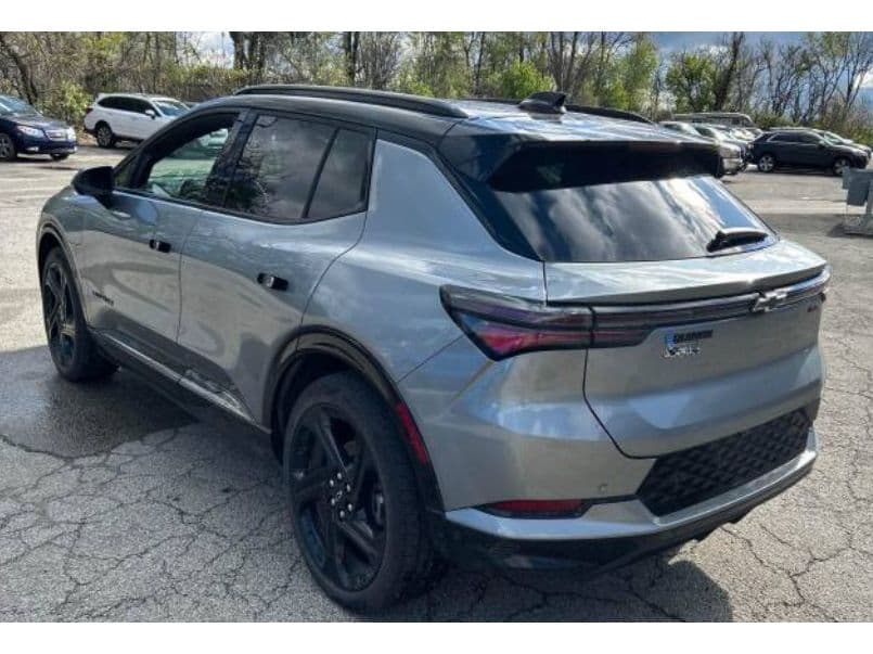 2024 Chevrolet Equinox EV view 4