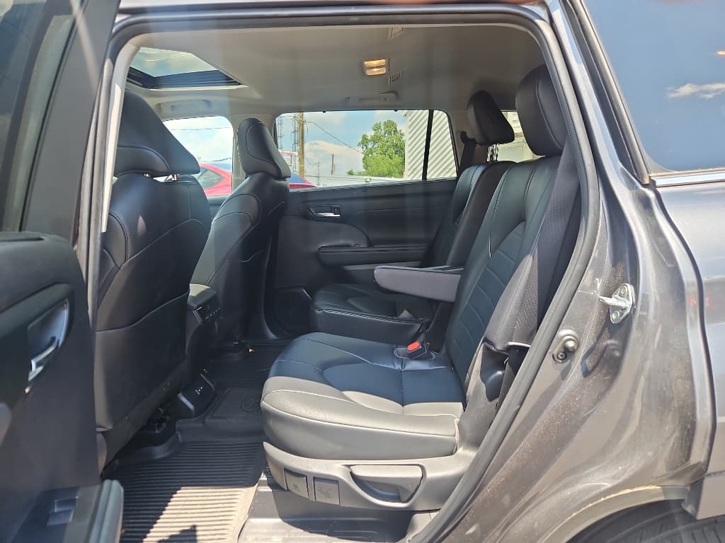 2022 Toyota Highlander view 6