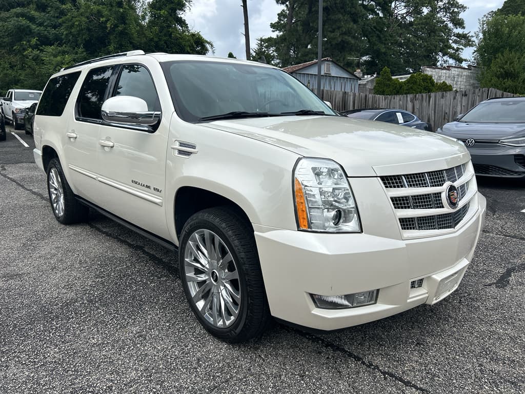 2014 Cadillac Escalade ESV view 4