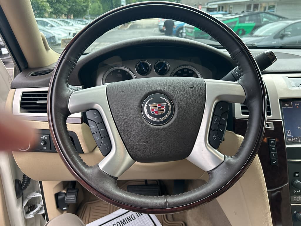 2014 Cadillac Escalade ESV view 6