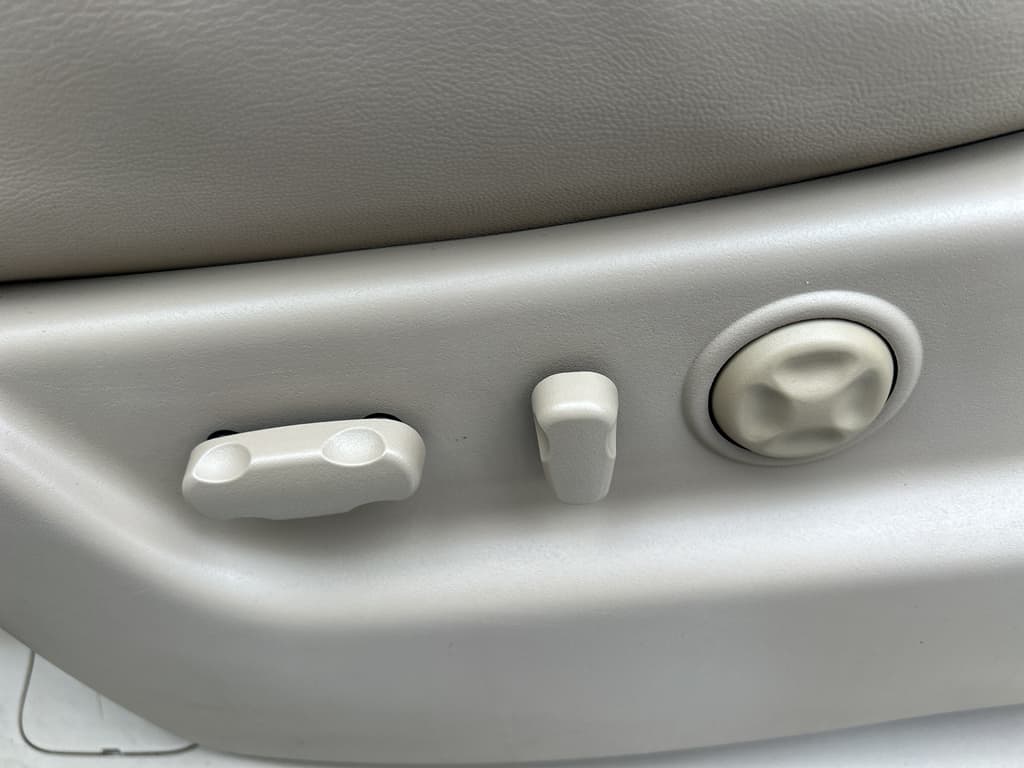 2014 Cadillac Escalade ESV view 5
