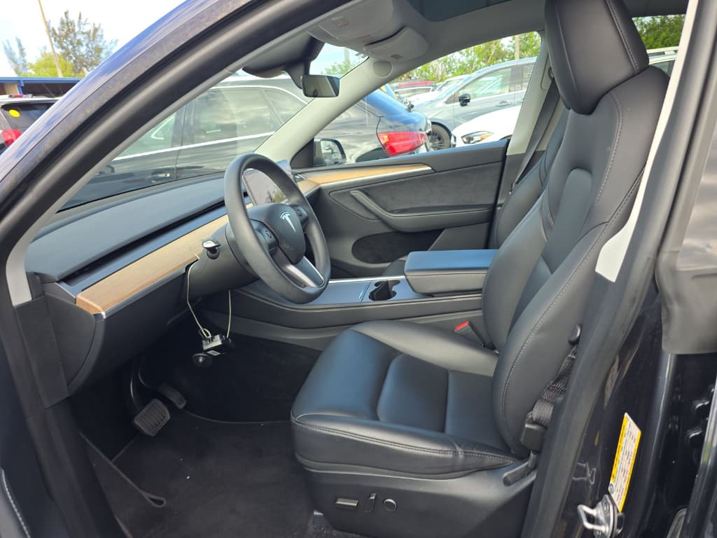 2024 Tesla Model Y view 5