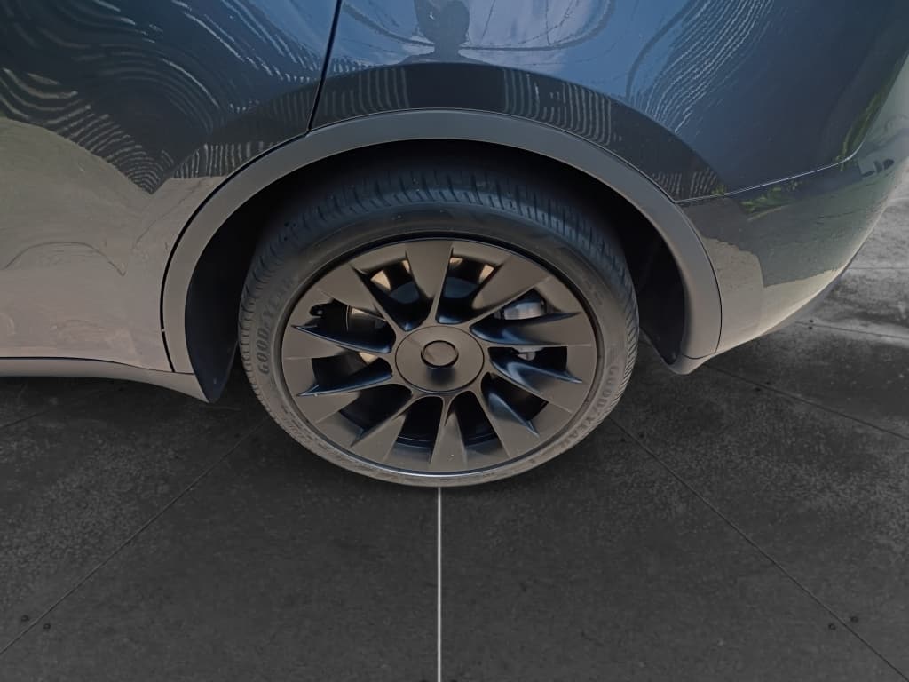 2024 Tesla Model Y view 10
