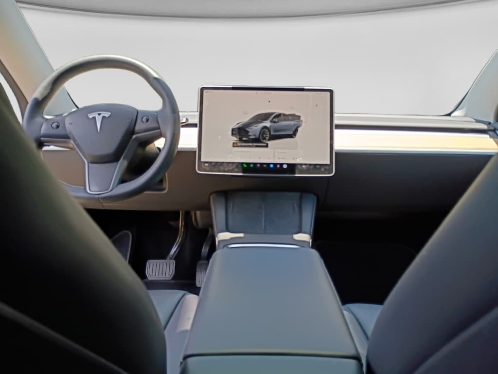 2024 Tesla Model Y view 14