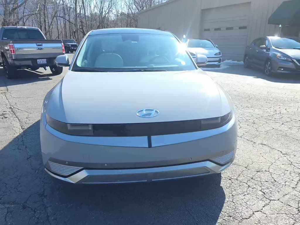 2024 Hyundai IONIQ 5 view 1