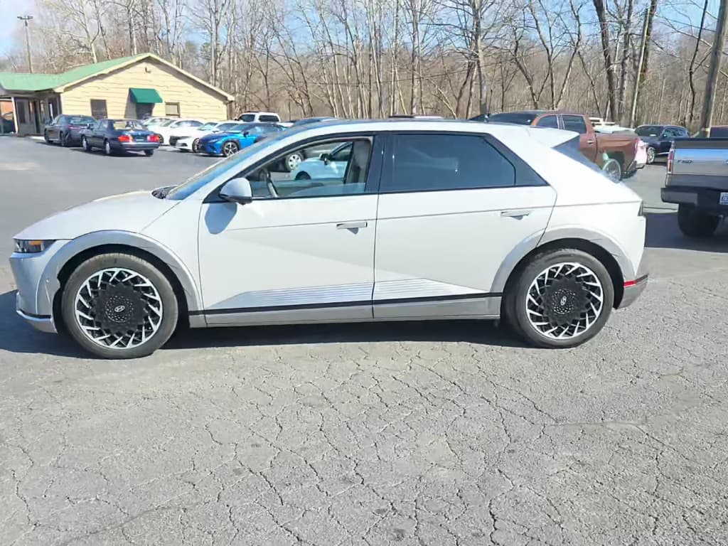 2024 Hyundai IONIQ 5 view 2