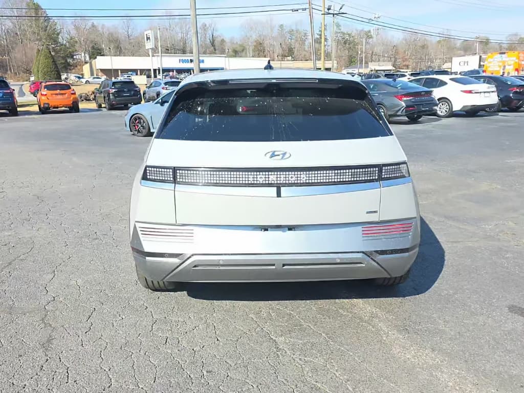 2024 Hyundai IONIQ 5 view 3