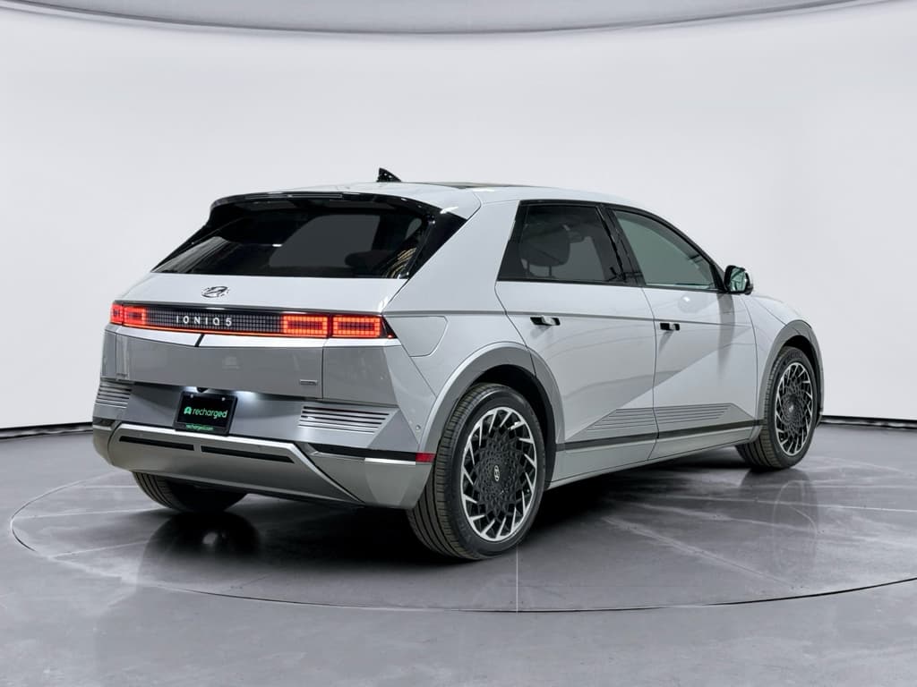 2024 Hyundai IONIQ 5 view 3