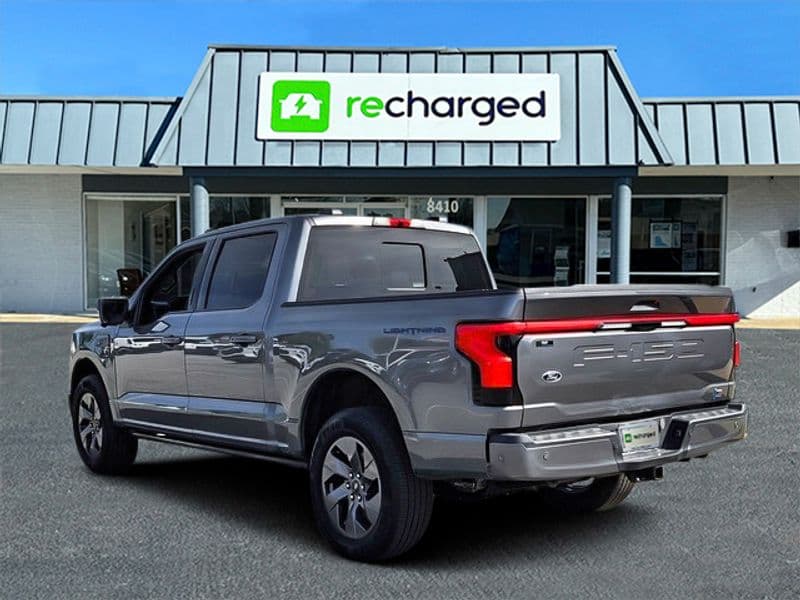 2023 Ford F-150 Lightning view 3