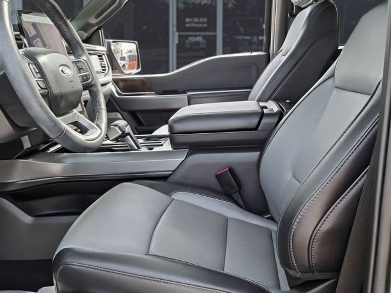 2023 Ford F-150 Lightning view 5