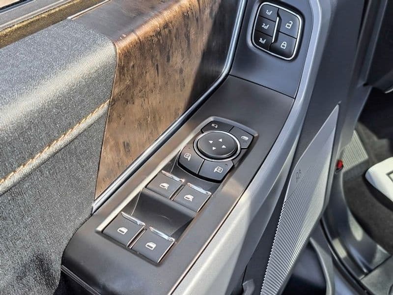 2023 Ford F-150 Lightning view 14