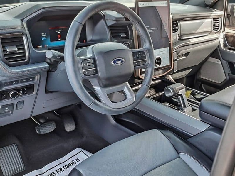 2023 Ford F-150 Lightning view 6