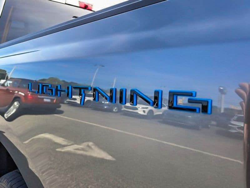 2023 Ford F-150 Lightning view 33