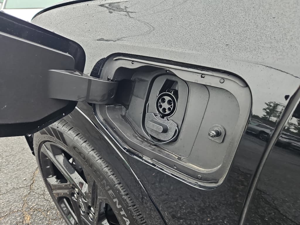 2024 Chevrolet Equinox EV view 5