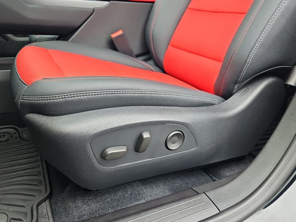 2024 Chevrolet Equinox EV view 7