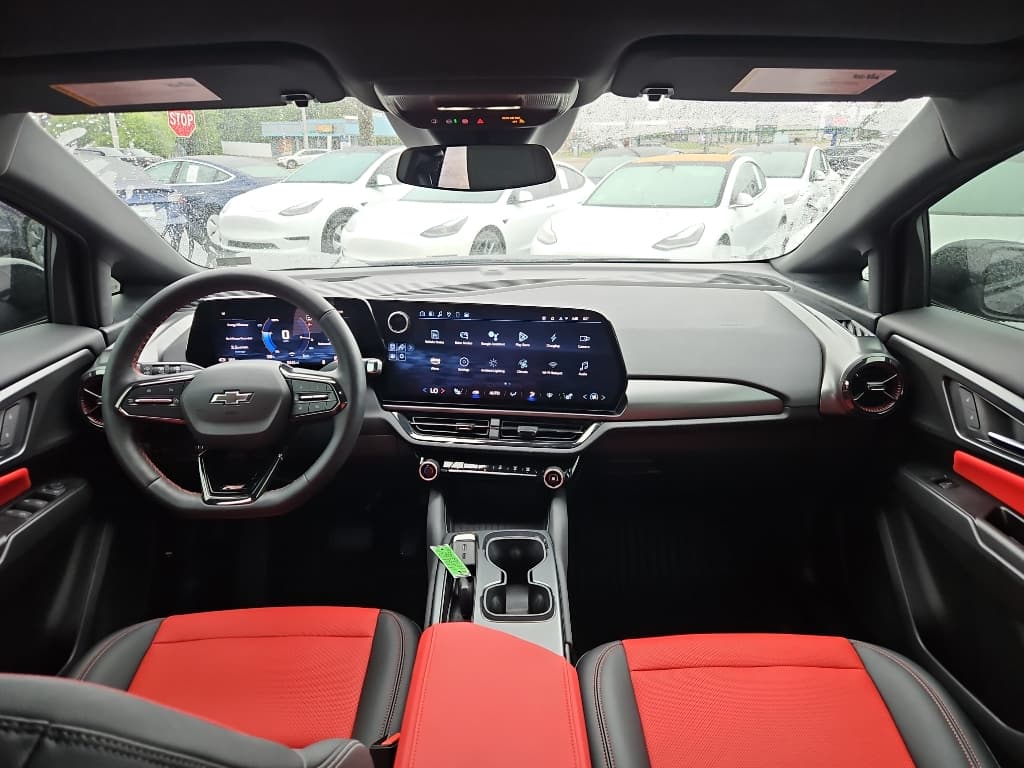 2024 Chevrolet Equinox EV view 13