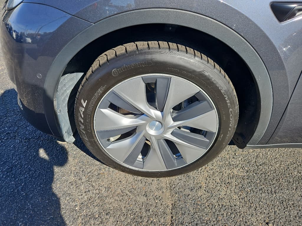 2021 Tesla Model Y view 26