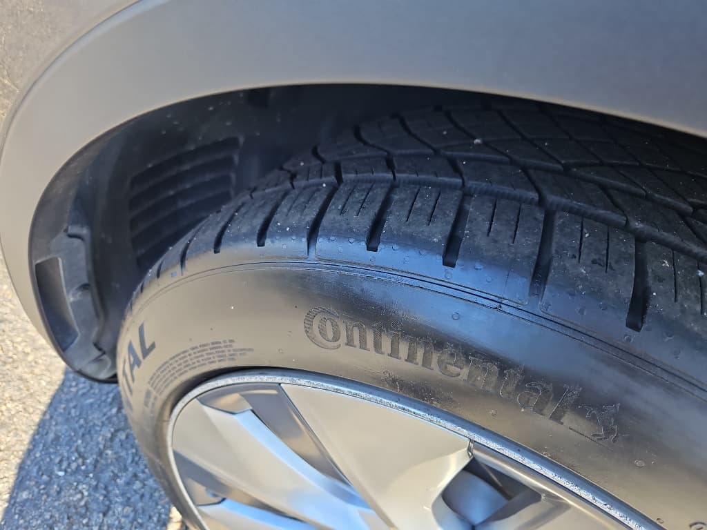 2021 Tesla Model Y view 27