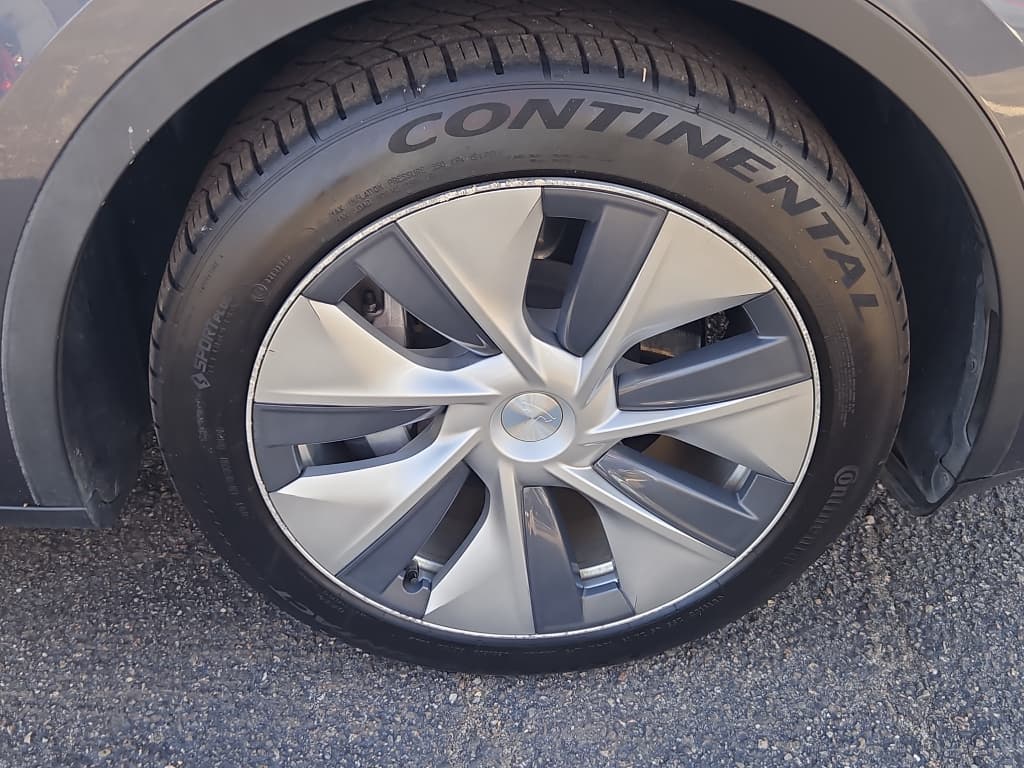 2021 Tesla Model Y view 32