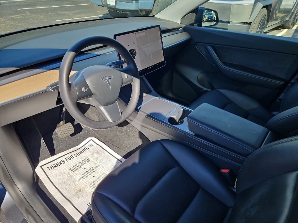 2021 Tesla Model Y view 16