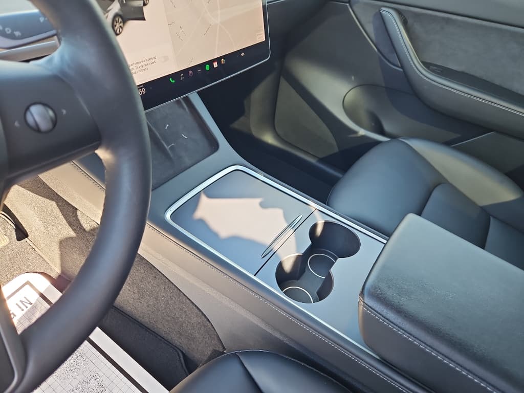 2021 Tesla Model Y view 17