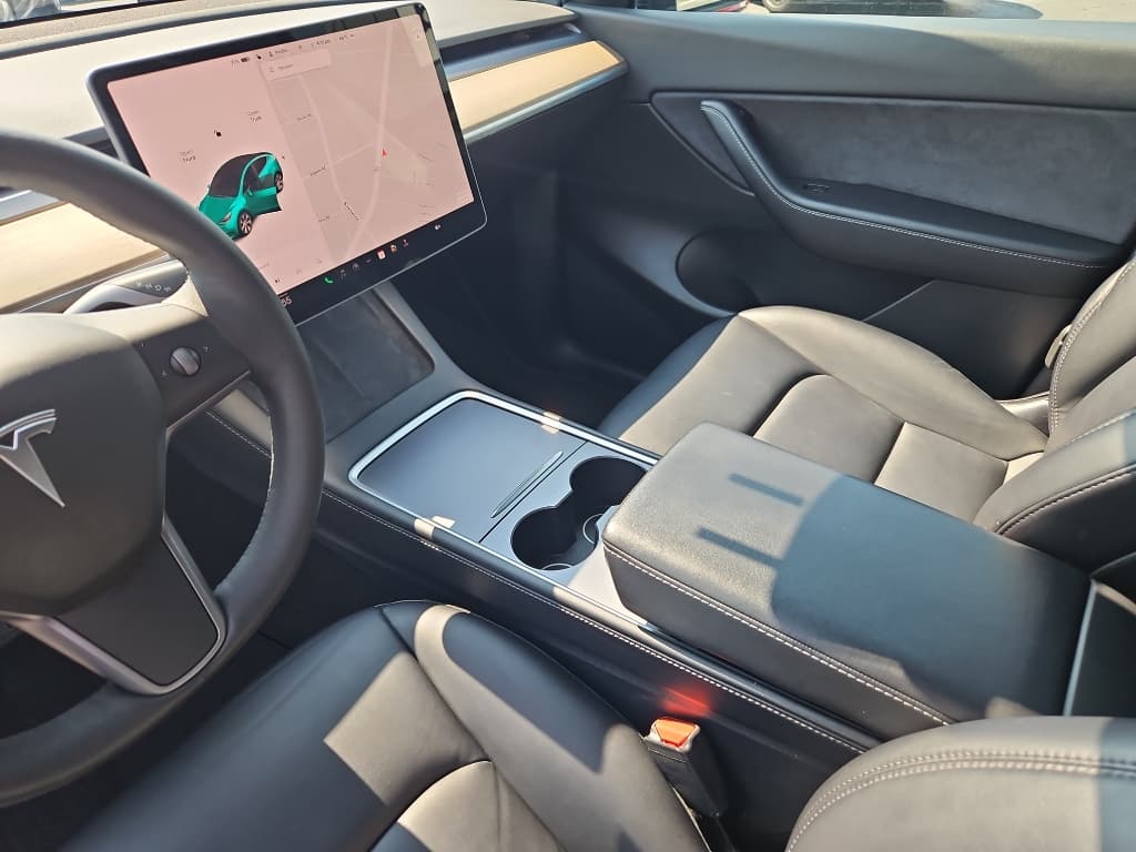 2021 Tesla Model Y view 15