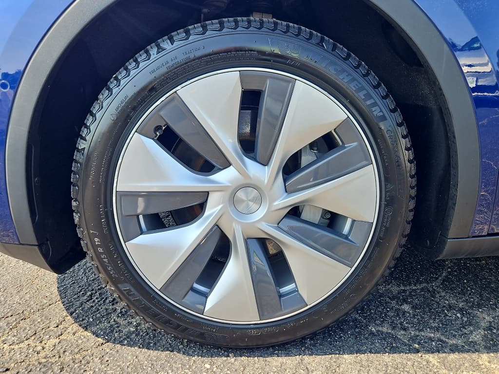 2021 Tesla Model Y view 24