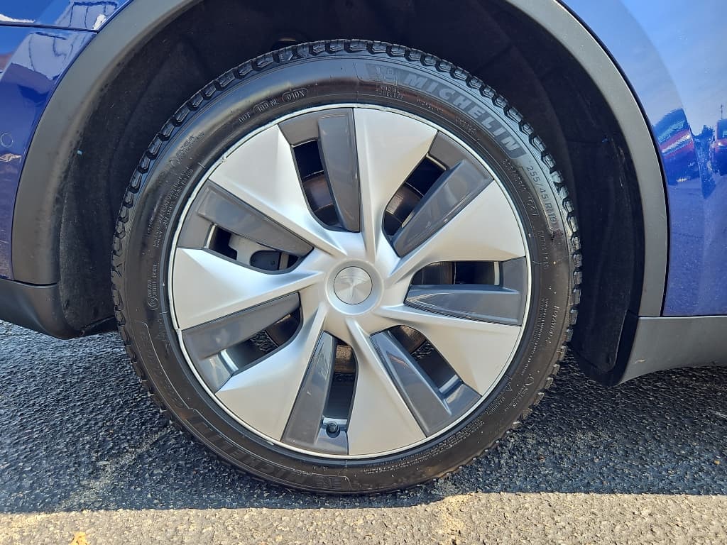 2021 Tesla Model Y view 28