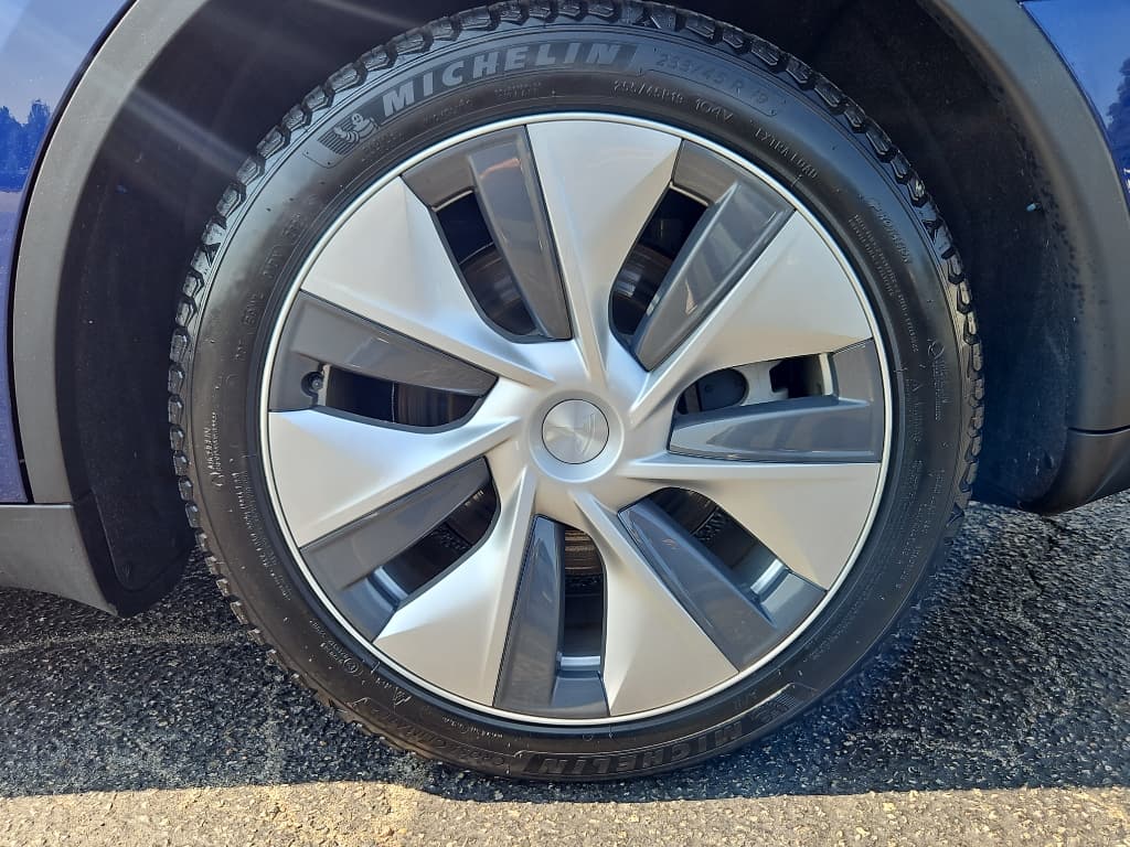 2021 Tesla Model Y view 26