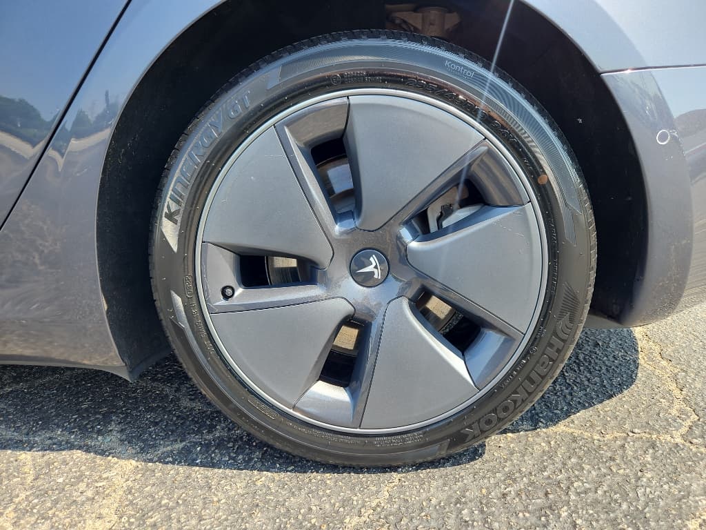 2022 Tesla Model 3 view 26