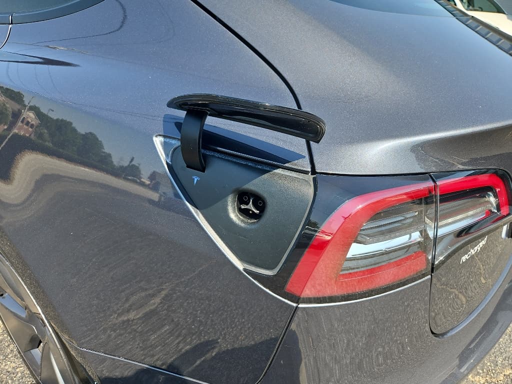 2022 Tesla Model 3 view 5