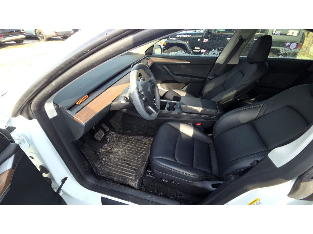 2025 Tesla Model Y view 5