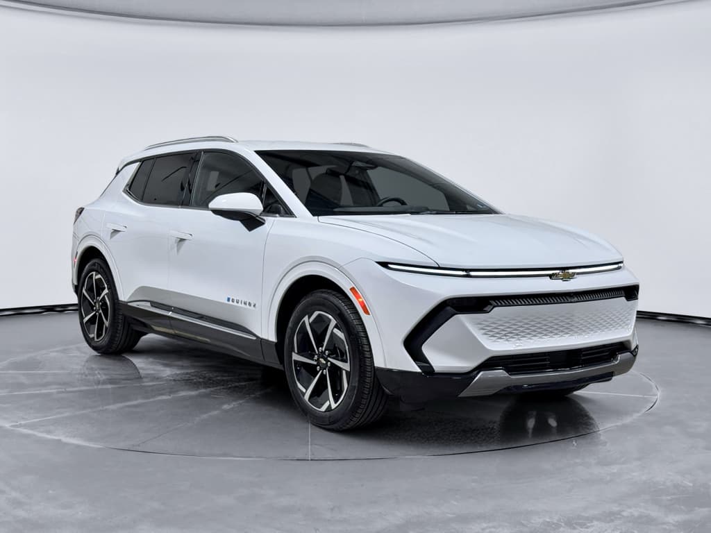 2024 Chevrolet Equinox EV view 4