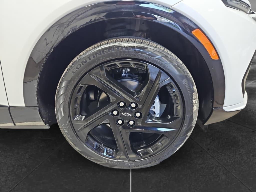 2024 Chevrolet Equinox EV view 30