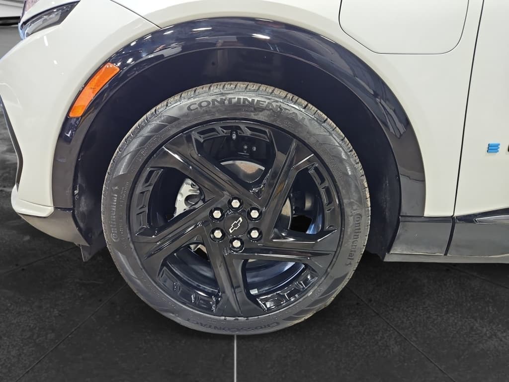 2024 Chevrolet Equinox EV view 36