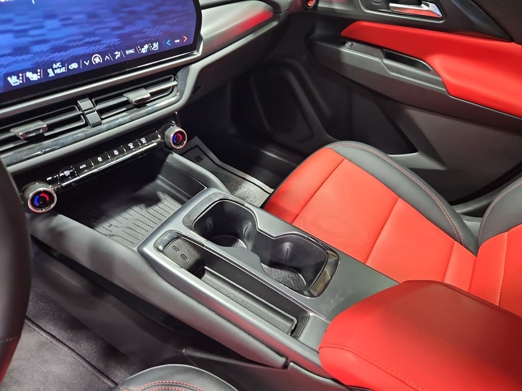 2024 Chevrolet Equinox EV view 19