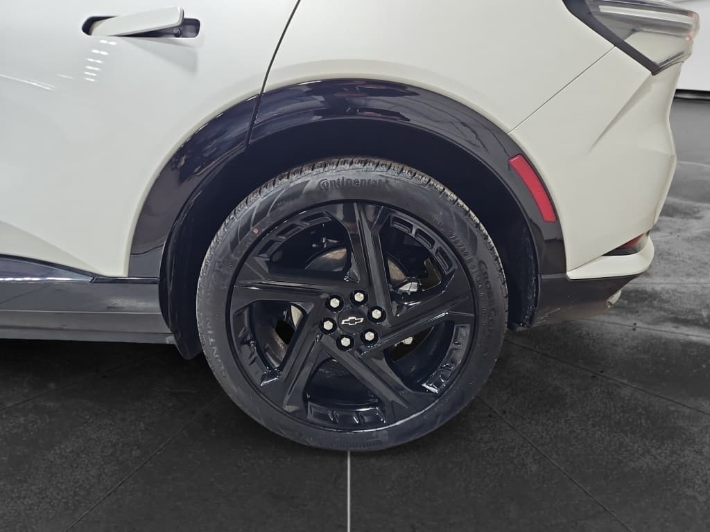 2024 Chevrolet Equinox EV view 34