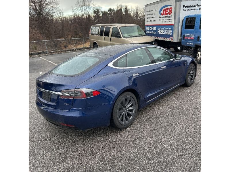 2018 Tesla Model S view 3