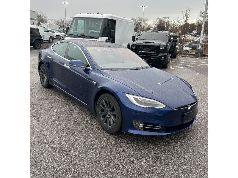 2018 Tesla Model S view 4
