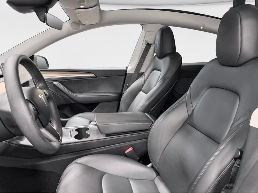2024 Tesla Model Y view 17