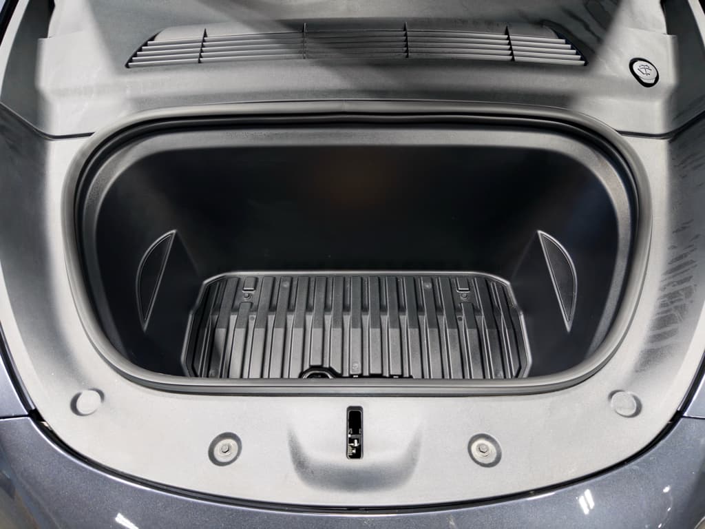 2024 Tesla Model Y view 25