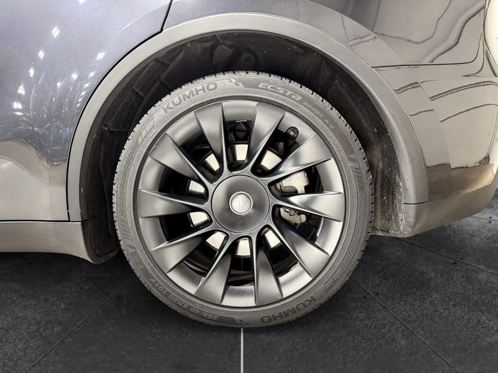 2024 Tesla Model Y view 32